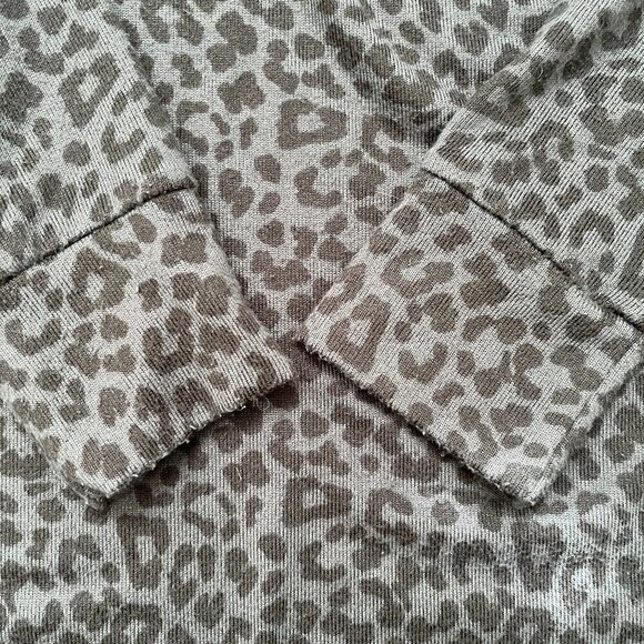 American Eagle AE Soft & Sexy Plush Sweater Gray Leopard Long-Sleeve V-Neck S - Picture 8 of 11